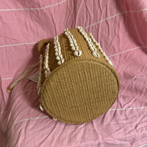 Handcrafted Shell Purse - Picture 5 of 6